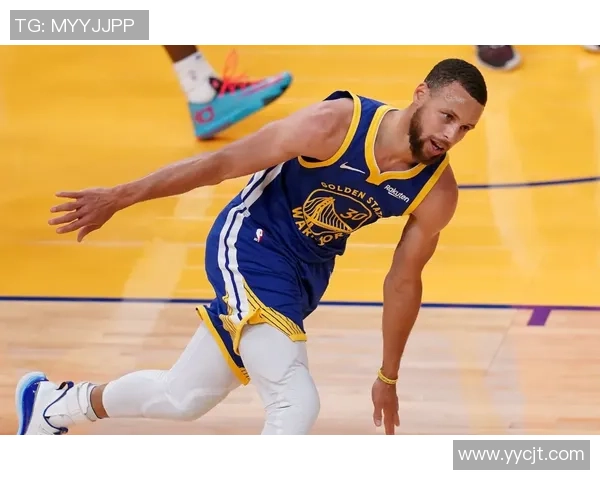 中超赛场那不勒斯大胜里昂五球狂潮引发全场热烈欢呼