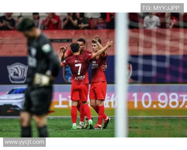 中超激战：多特蒙德大胜那不勒斯帽子戏法引发转会热议