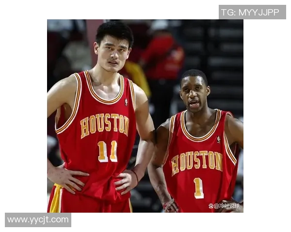 火箭队传奇与姚明的辉煌岁月：重温篮球巨星的梦想与荣耀