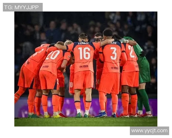 西甲焦点战拜仁逆转巴萨争议判罚引发全场热议